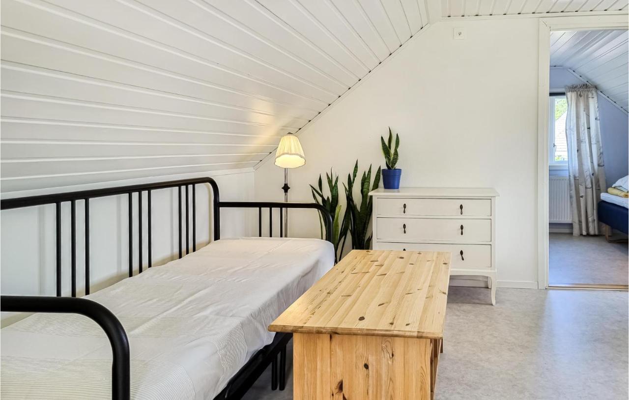 Stunning Apartment In Gullspang With Wifi Exterior photo